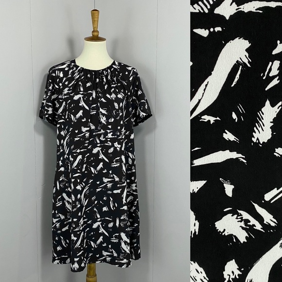 Lark & Ro Black & White Shortsleeved Shift Dress - Picture 1 of 14